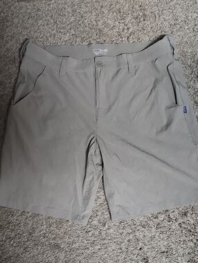 Huk Men's Flat Front Light Gray Performance Shorts